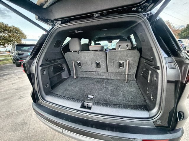 Used 2026 Chevrolet Traverse LT w/ Driver Confidence Package FWD image 25
