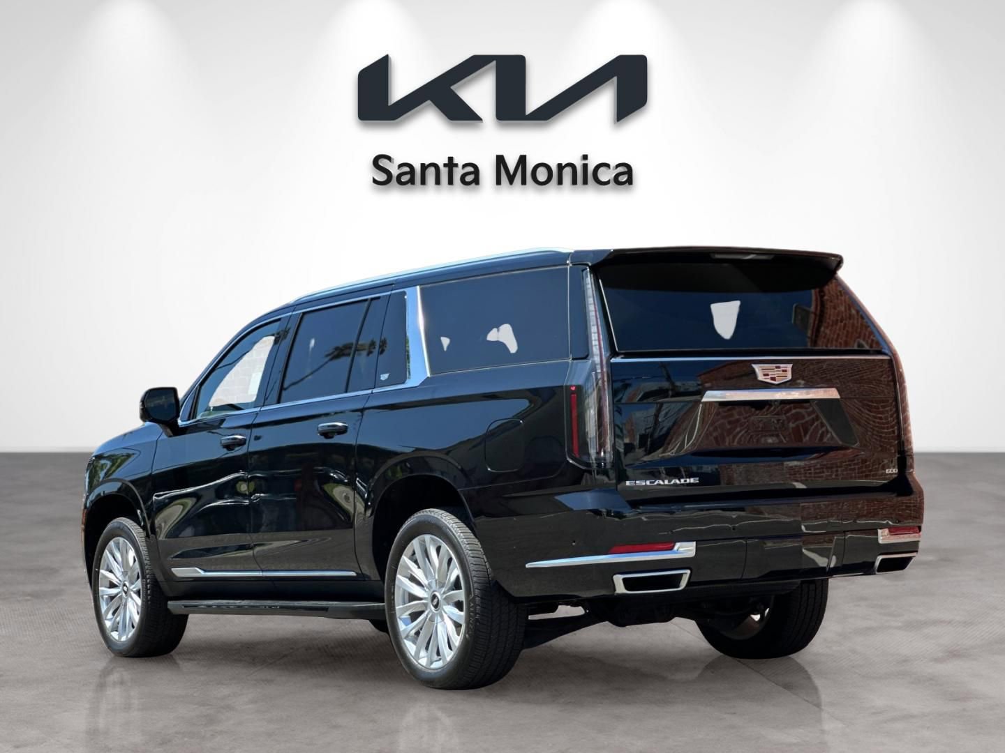 Used 2025 Cadillac Escalade ESV Luxury image 4