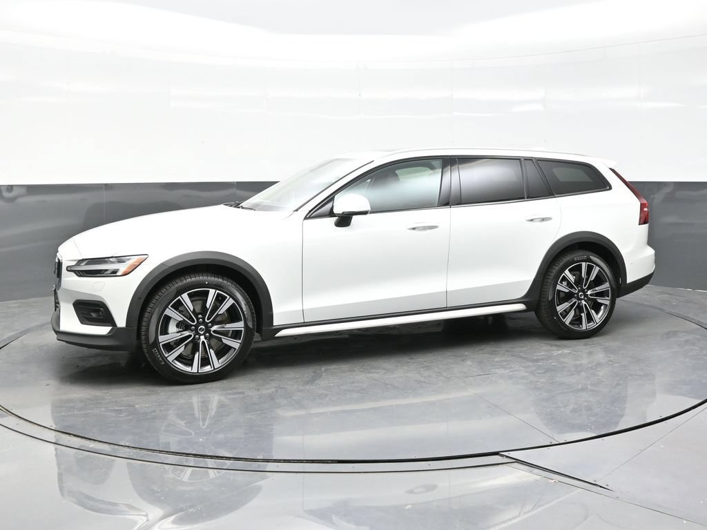 New 2026 Volvo V60 B5 Cross Country Ultra w/ Climate Package AWD/4WD image 3