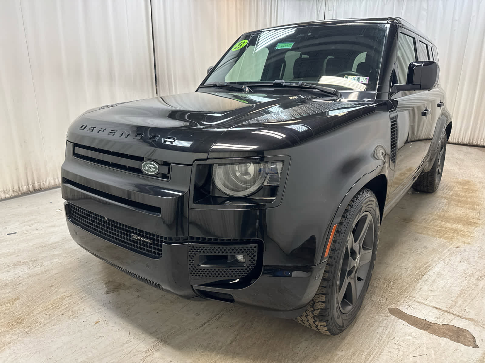 Used 2023 Land Rover Defender 110 X-Dynamic SE image 11