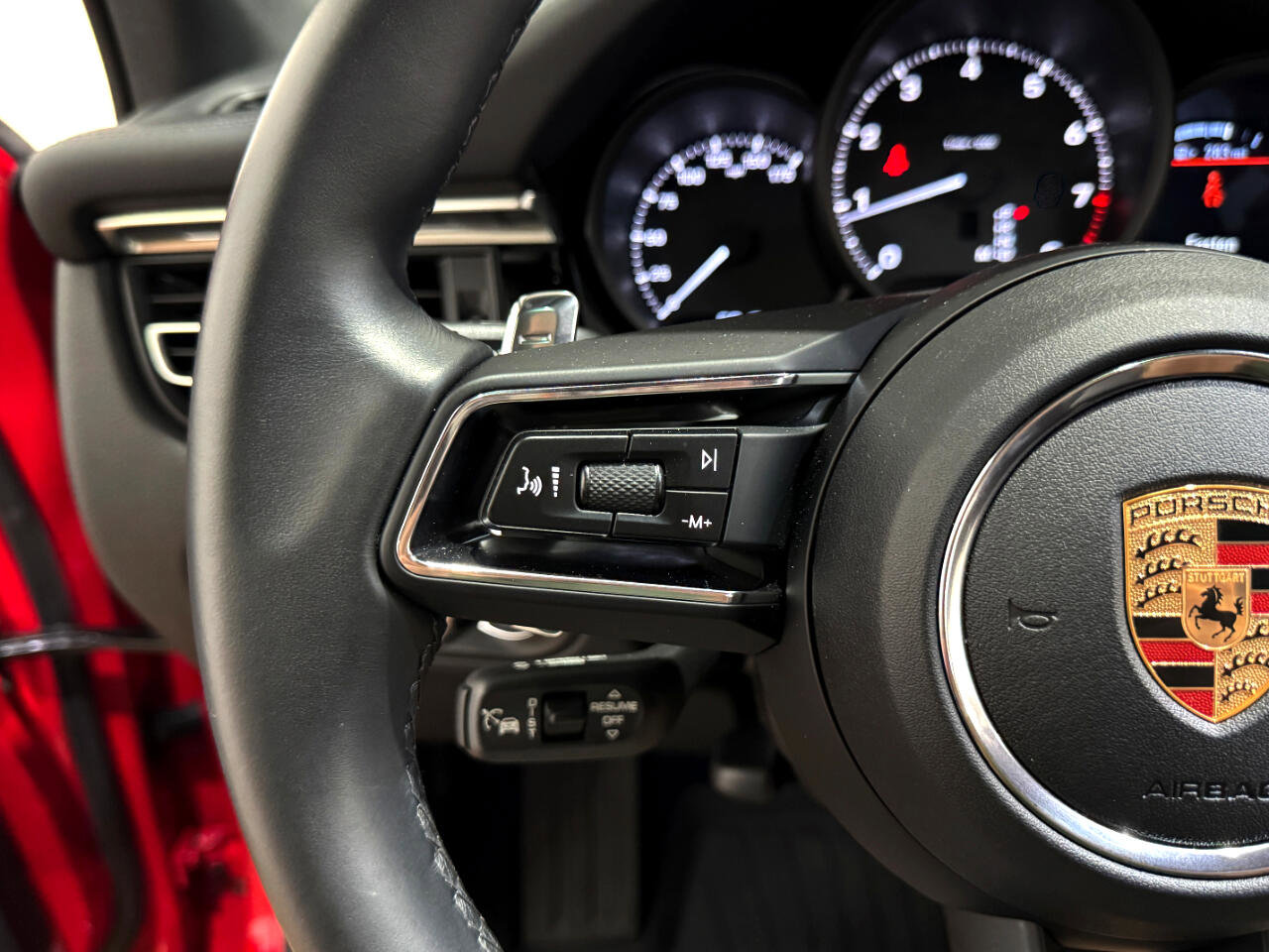 Used 2023 Porsche Macan image 17