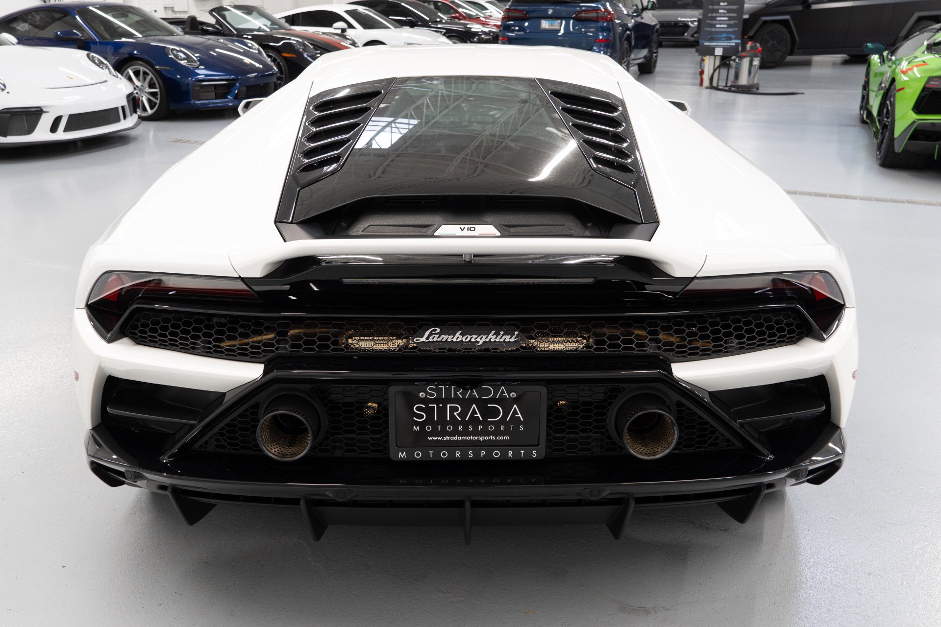 Used 2020 Lamborghini Huracan EVO image 9