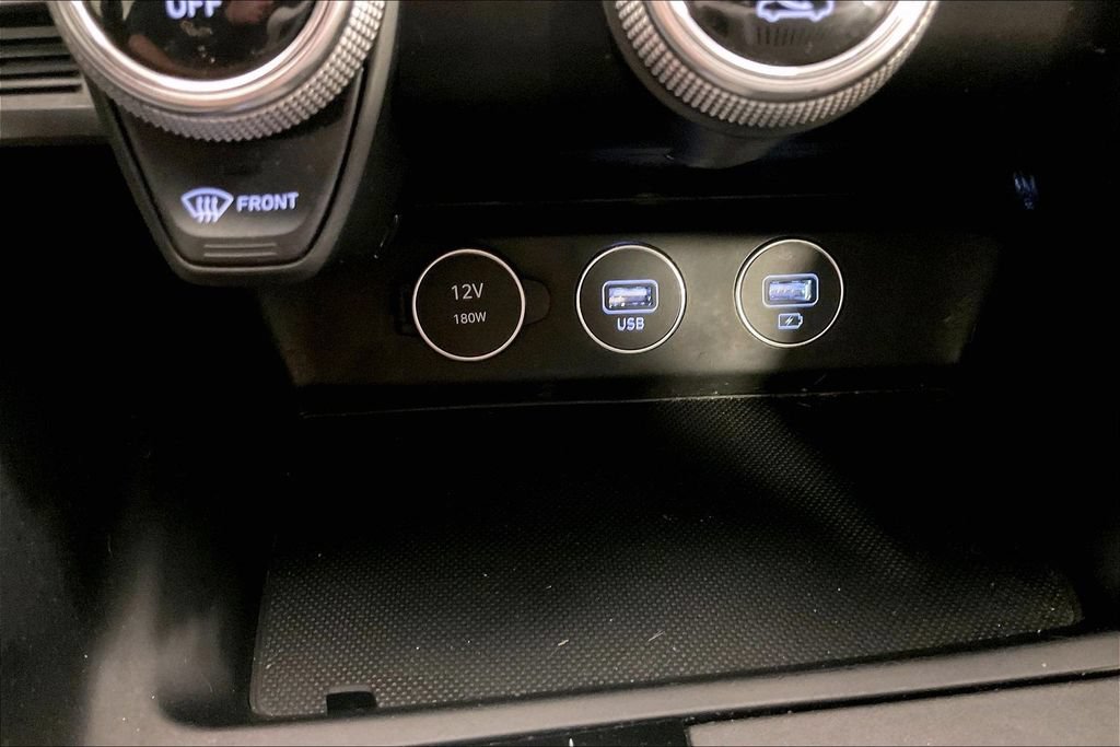Used 2022 Genesis G70 2.0T RWD image 32
