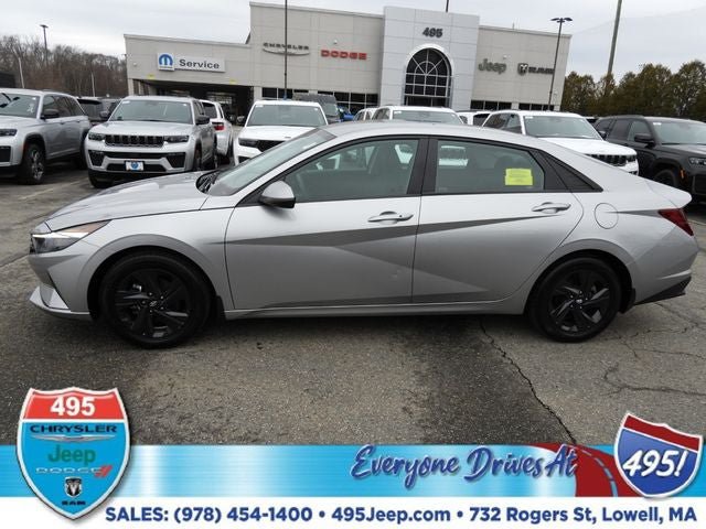 Used 2023 Hyundai Elantra SEL FWD image 2