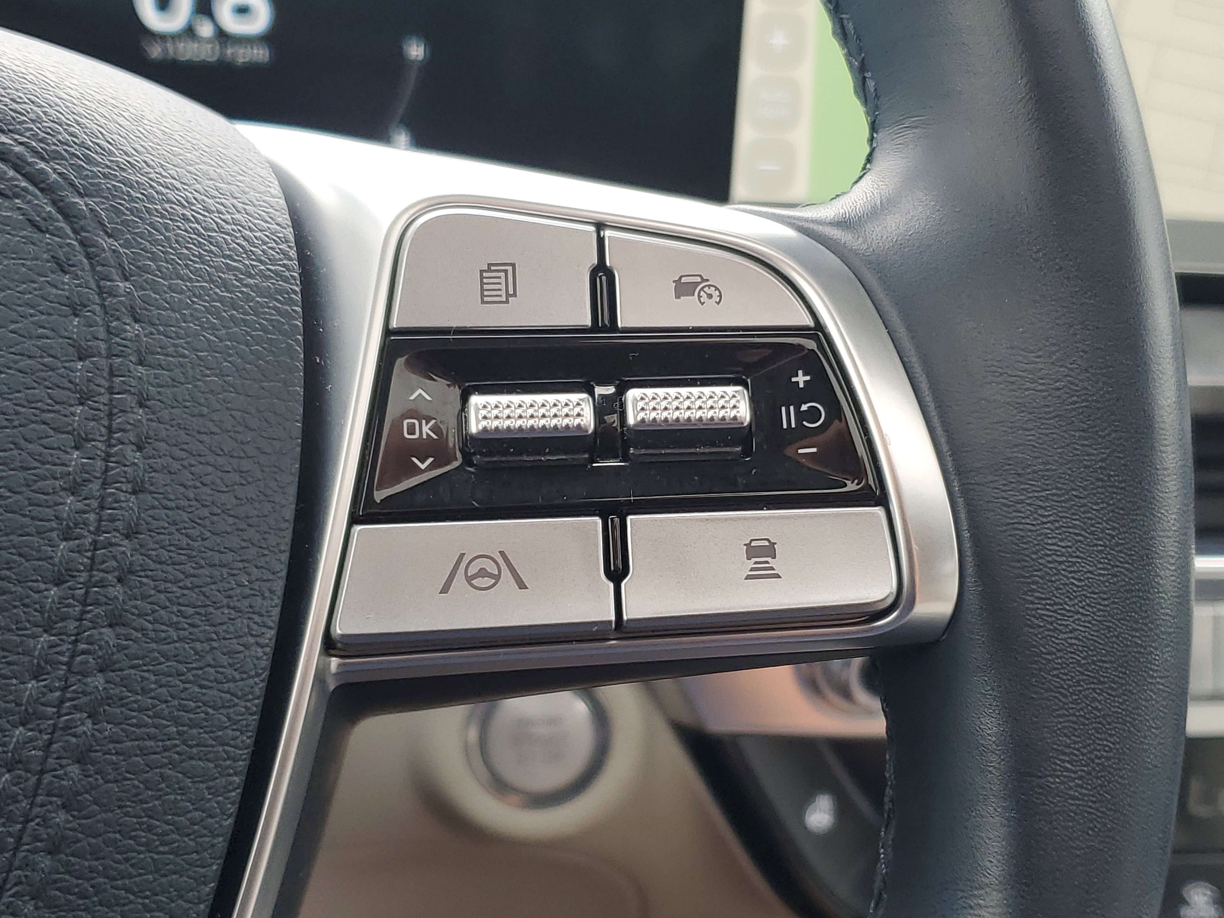 Used 2024 Kia Telluride SX Prestige w/ Towing Package image 27