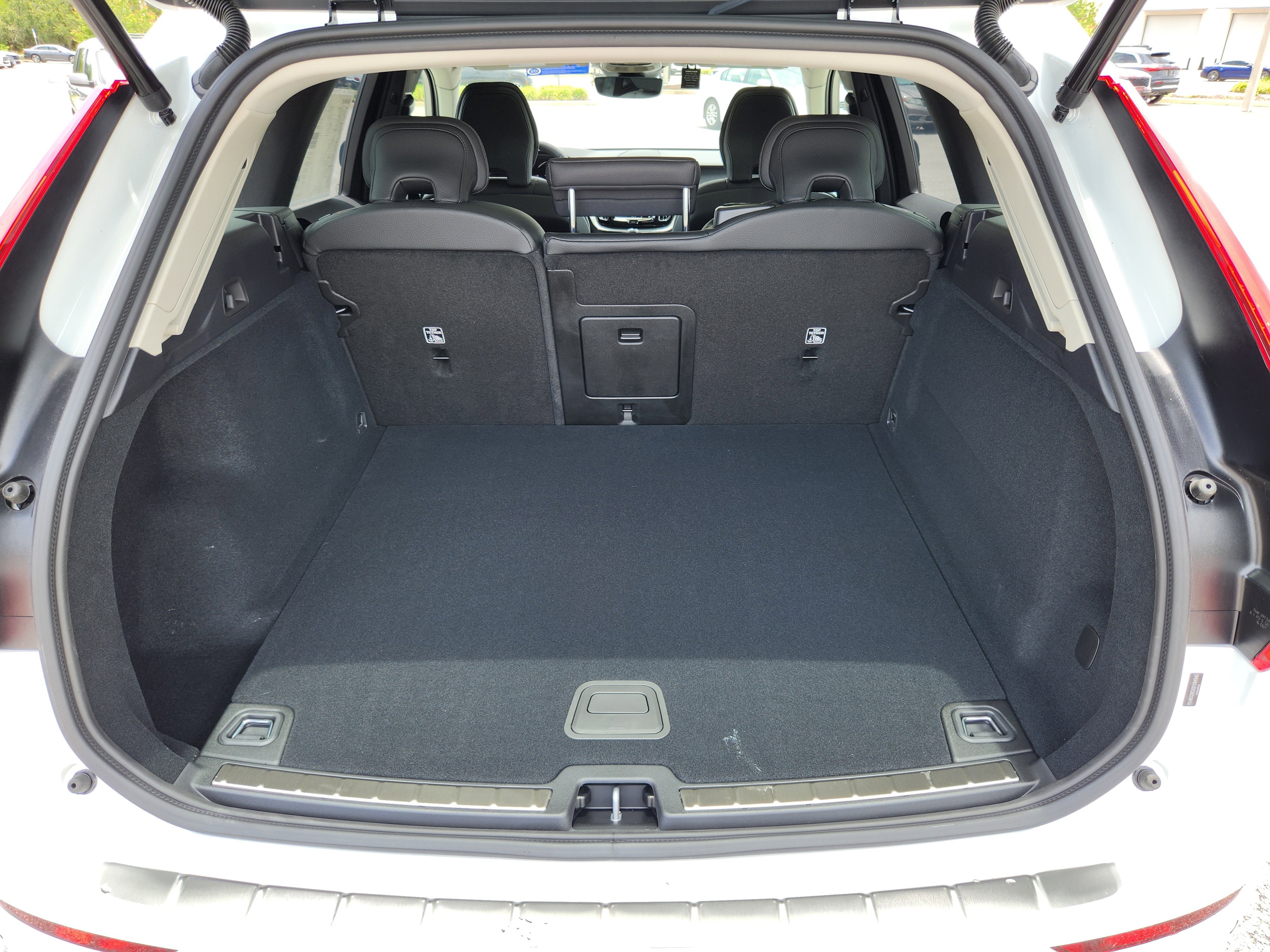 New 2025 Volvo XC60 B5 Plus w/ Protection Package Premier image 12