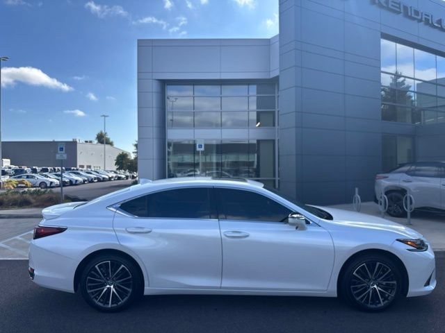 Certified 2025 Lexus ES 300h w/ Luxury Package FWD image 4