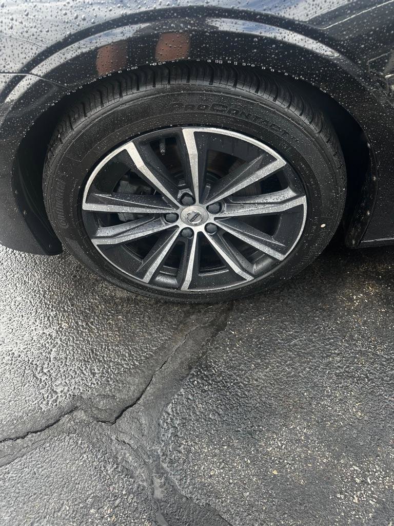 Used 2021 Volvo S60 T5 Momentum image 2