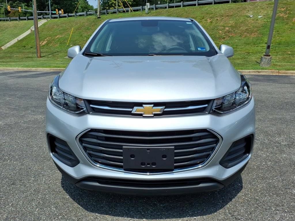 Used 2022 Chevrolet Trax LS w/ Tint and Cruise Package AWD/4WD image 8