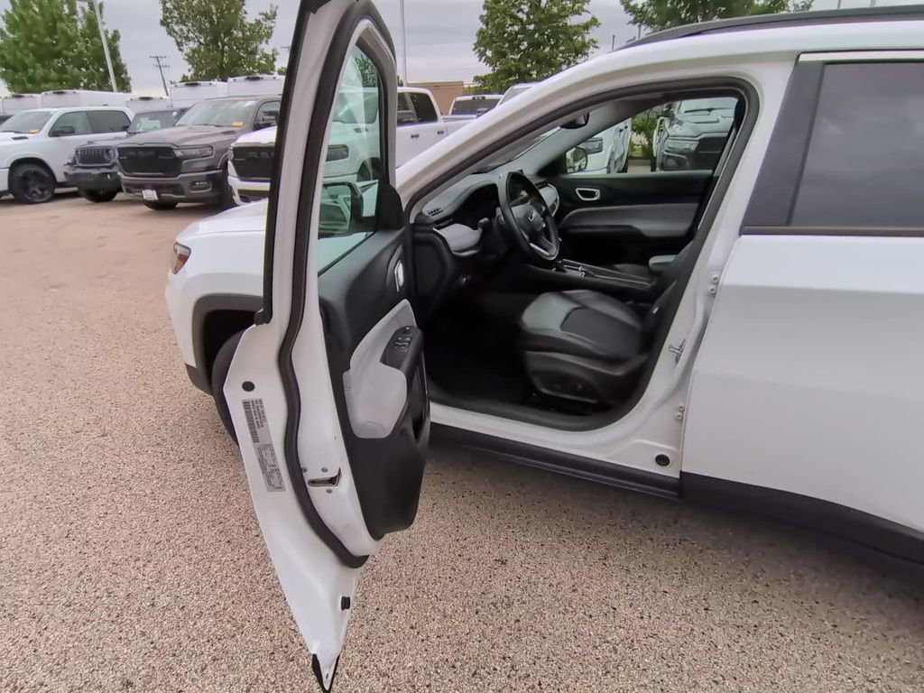 Used 2022 Jeep Compass Latitude w/ Sun and Sound Group AWD/4WD image 49