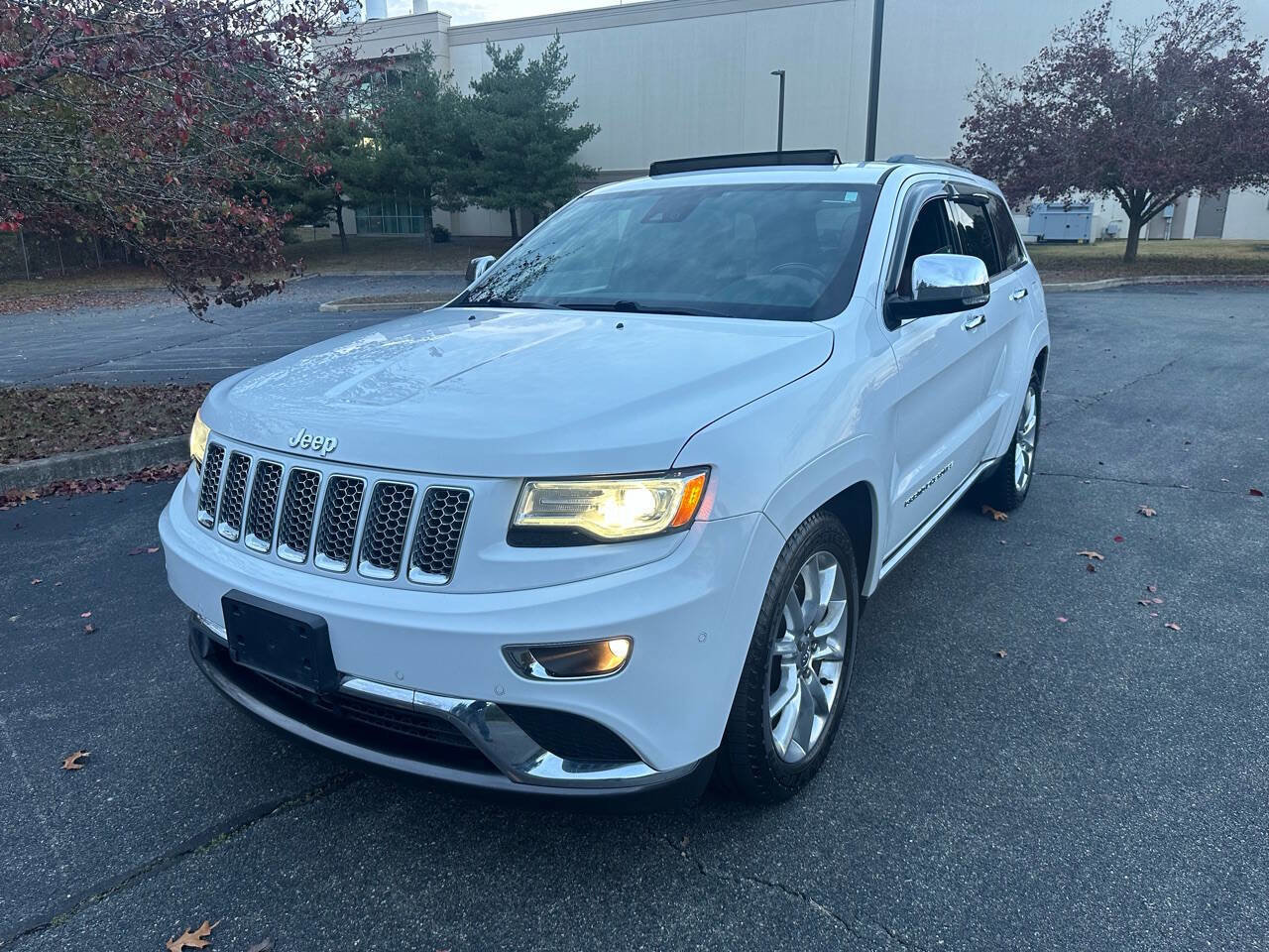 Used 2016 Jeep Grand Cherokee Summit image 2
