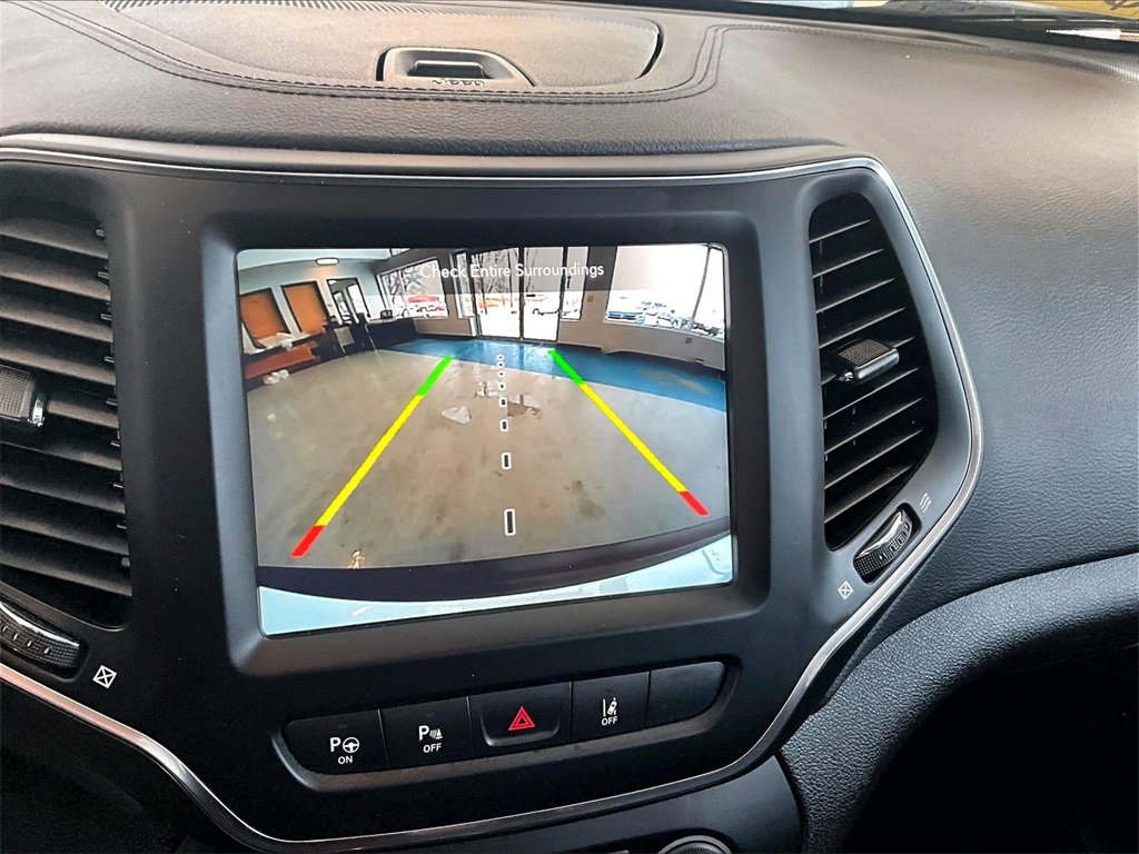 Used 2023 Jeep Cherokee Altitude Lux image 19