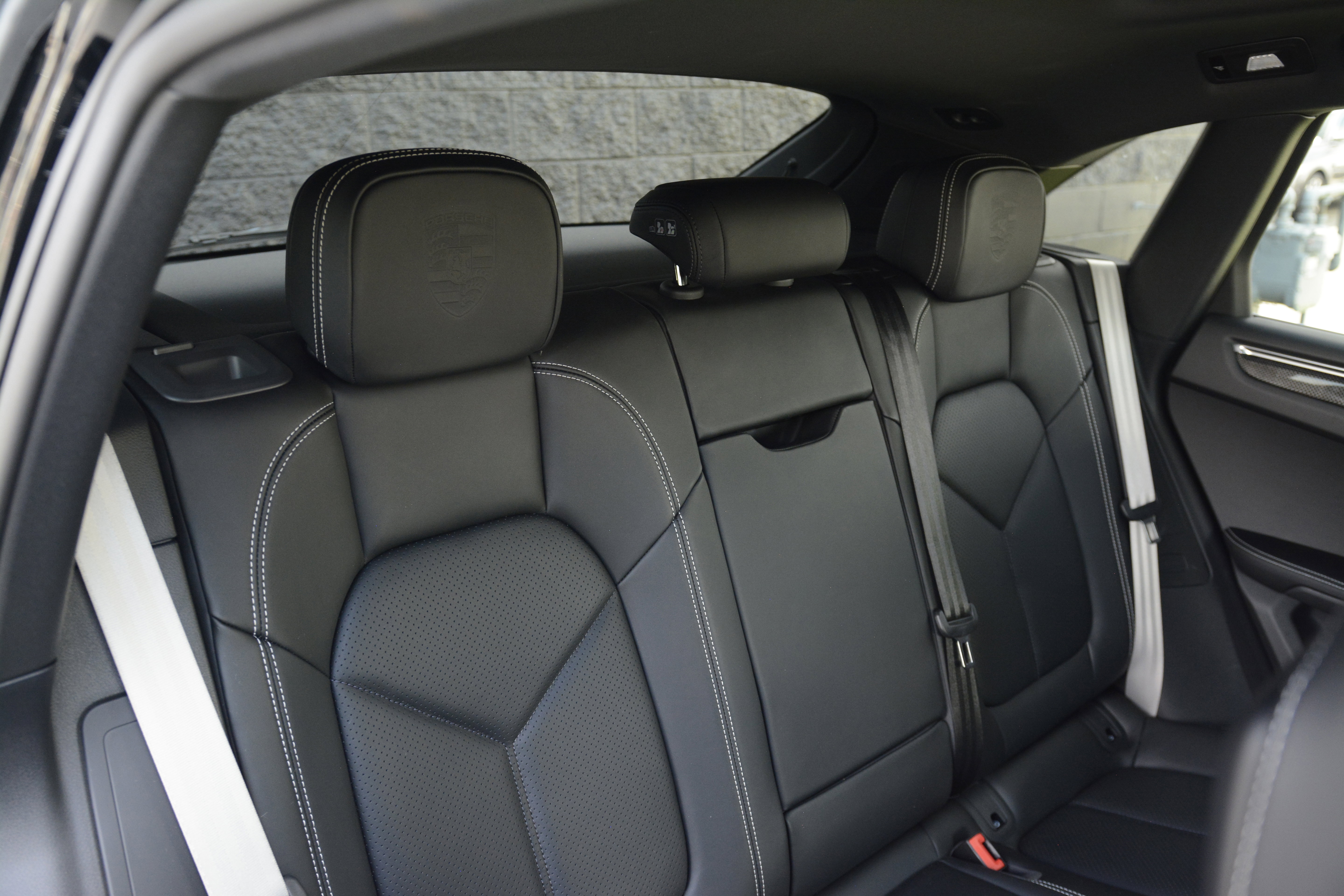 Certified 2026 Porsche Macan Turbo AWD/4WD image 36