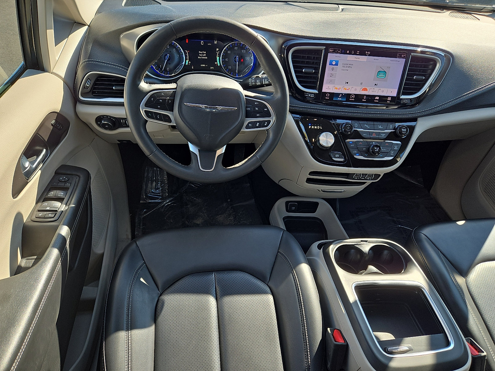 Used 2023 Chrysler Pacifica Touring-L AWD/4WD image 12
