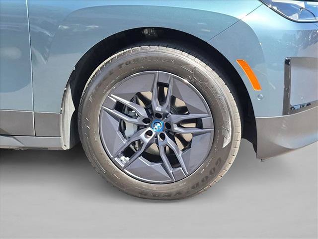 Certified 2024 BMW iX xDrive50 w/ Premium Package AWD/4WD image 25