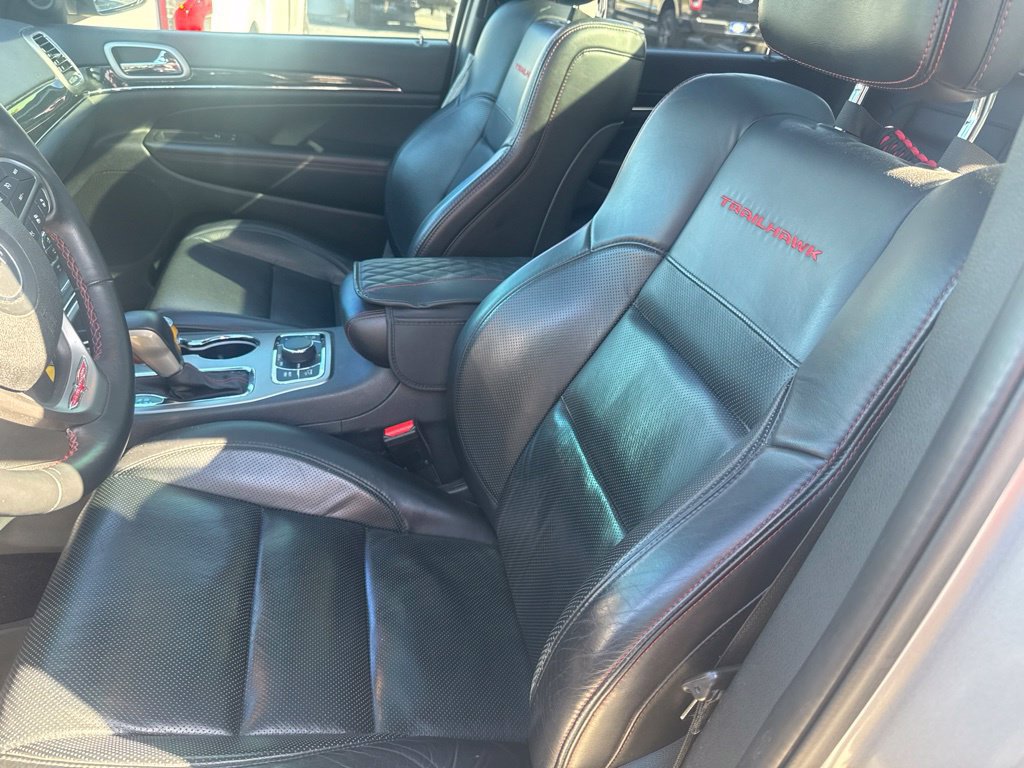 Used 2018 Jeep Grand Cherokee Trailhawk w/ Trailhawk Luxury Group AWD/4WD image 8