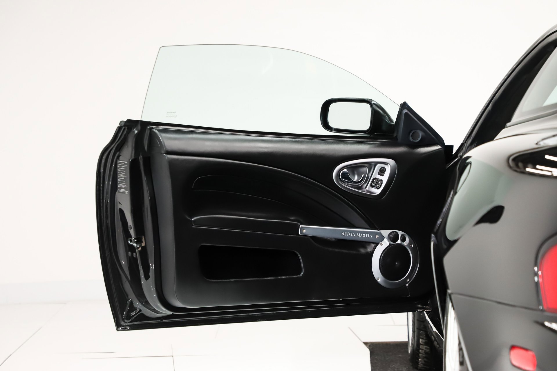 Used 2003 Aston Martin Vanquish image 6