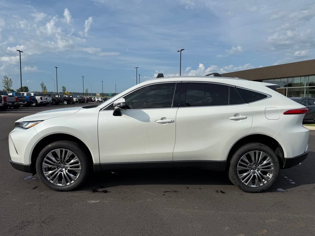 Used 2024 Toyota Venza XLE AWD/4WD image 9