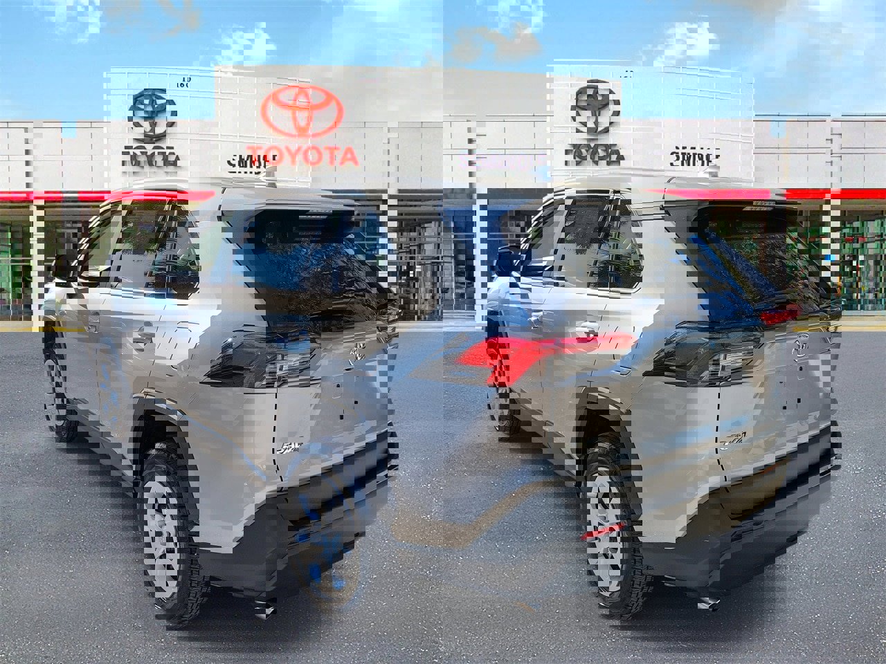 Used 2025 Toyota RAV4 LE image 4