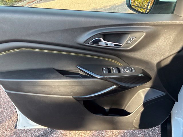 Used 2025 Chevrolet Trax LT w/ LT Convenience Package FWD image 15