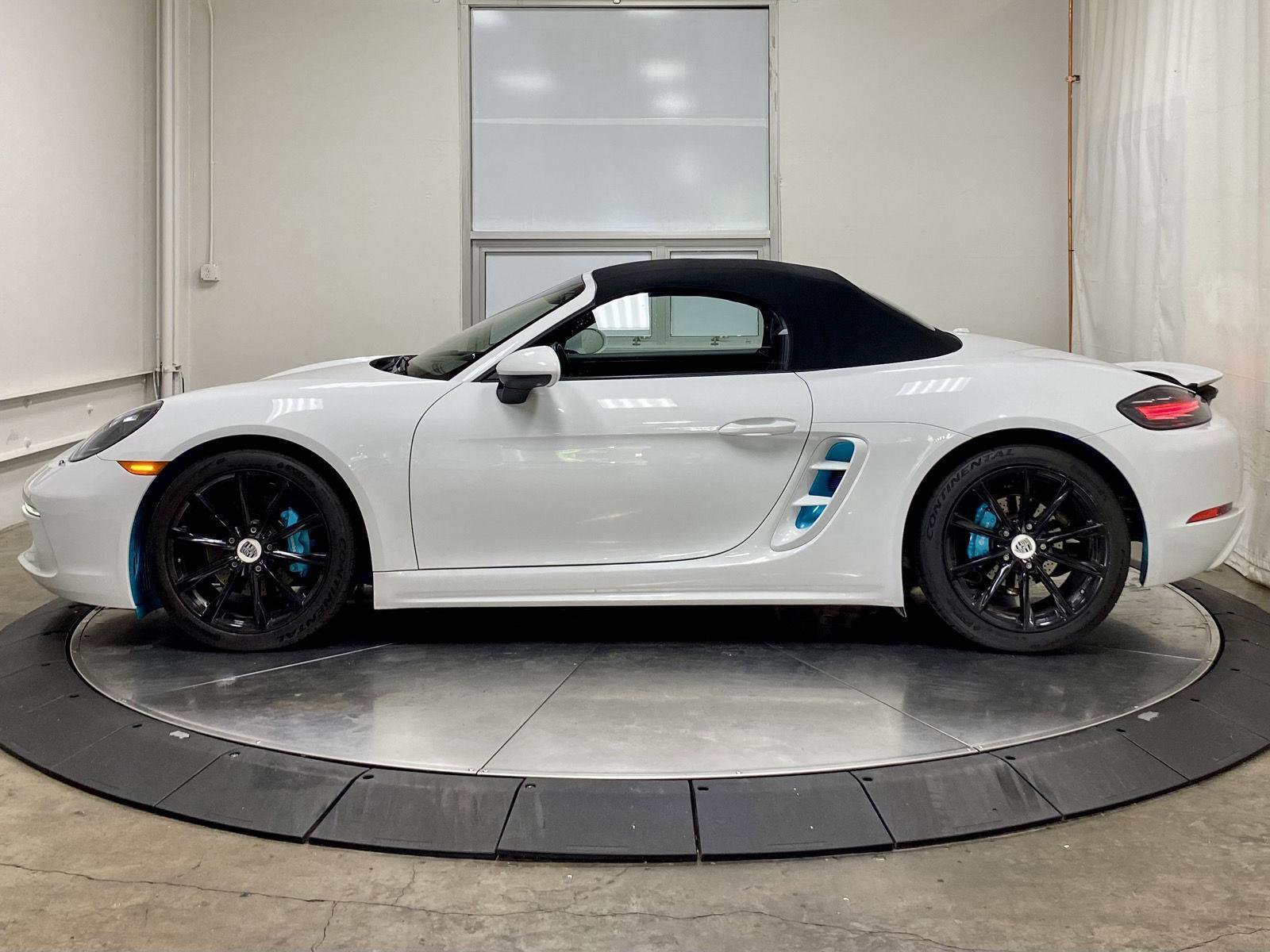 Used 2025 Porsche 718 Boxster w/ Premium Package RWD image 14