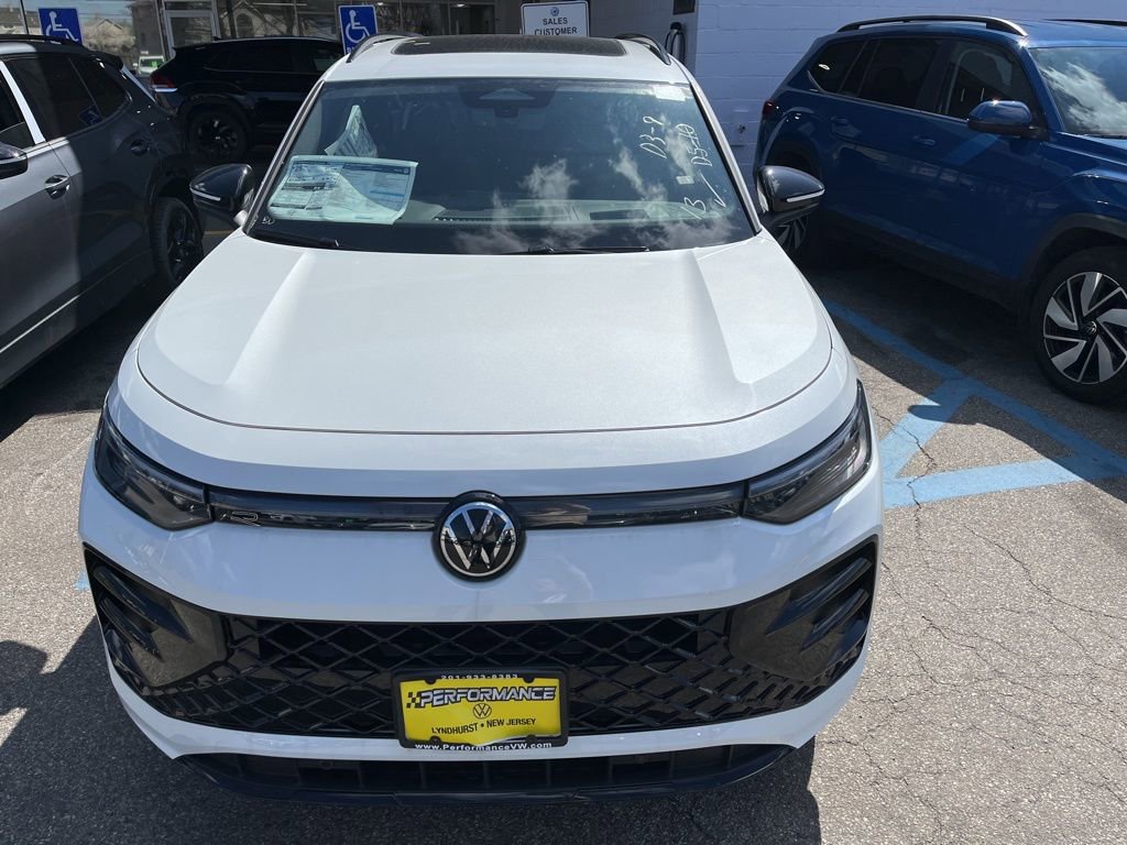 New 2026 Volkswagen Tiguan SE R-Line image 2