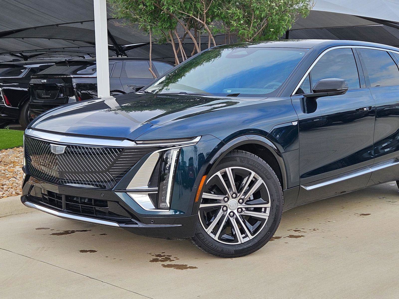 New 2025 Cadillac Lyriq Luxury w/ LPO, Floor Liner Package AWD/4WD image 6