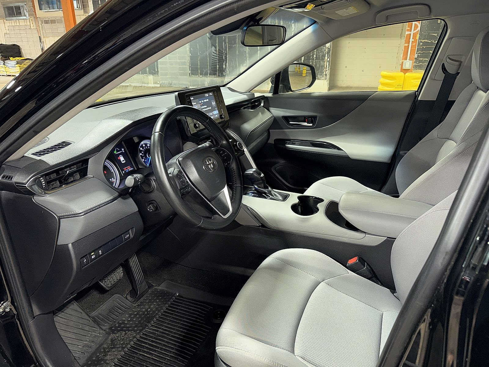 Used 2021 Toyota Venza LE AWD/4WD image 28
