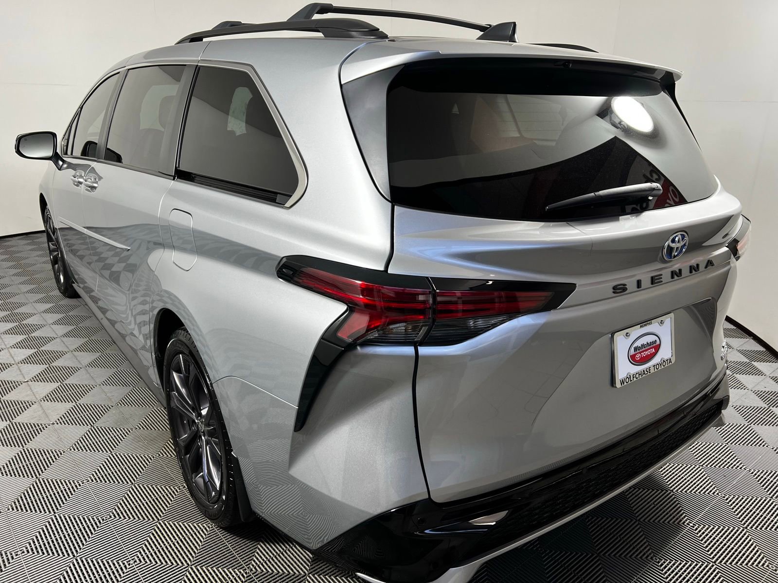 Certified 2024 Toyota Sienna XSE image 7