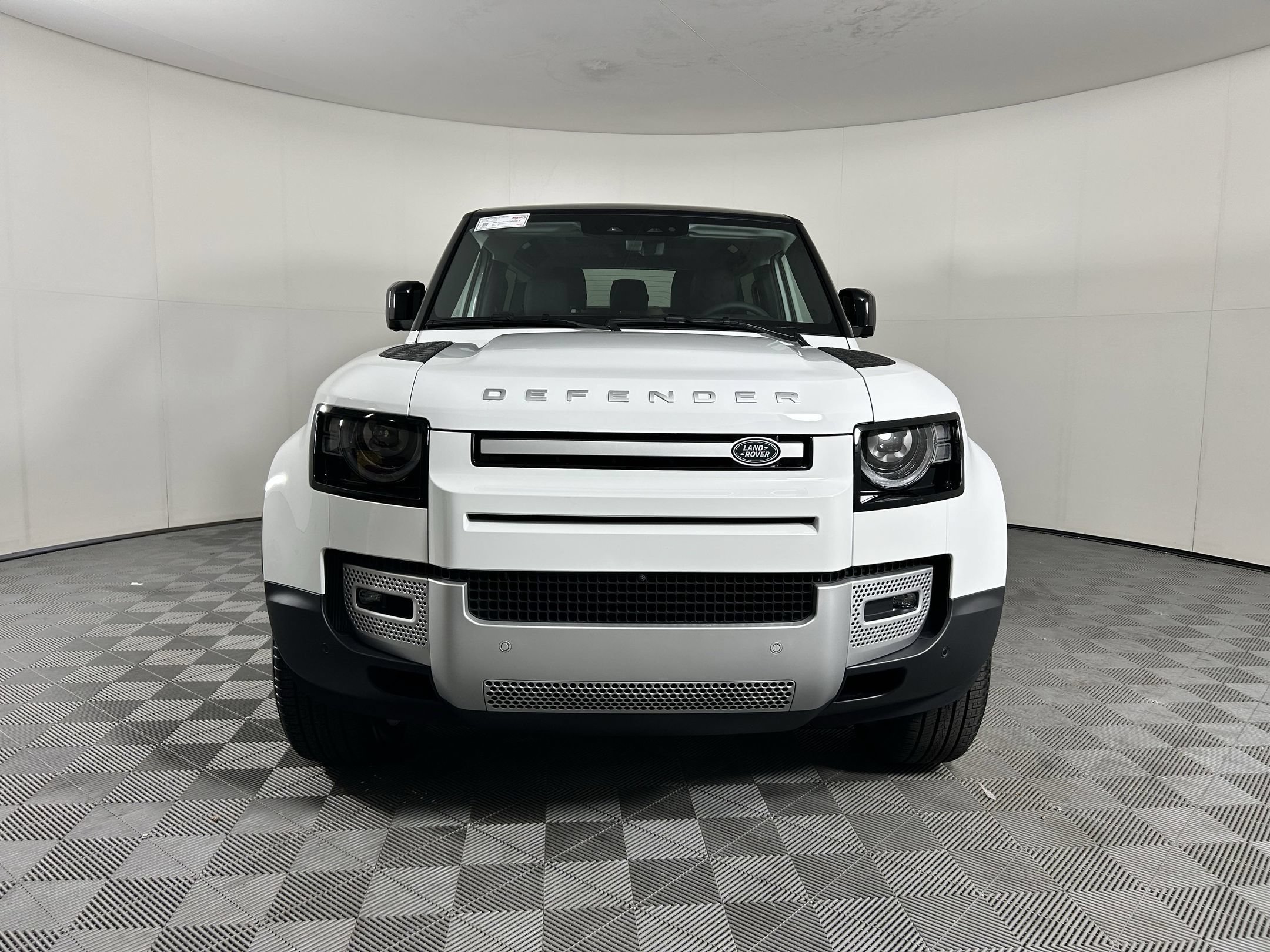 Used 2025 Land Rover Defender 90 S AWD/4WD image 4
