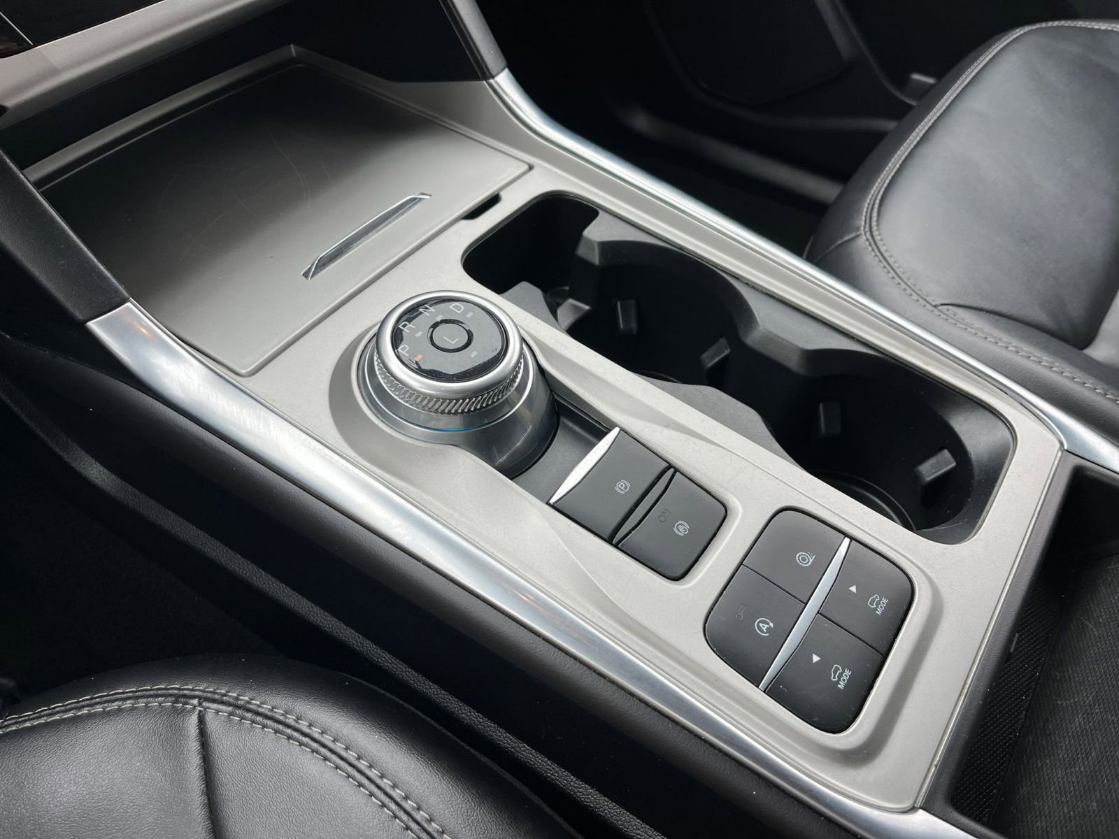 Used 2024 Ford Explorer XLT w/ Equipment Group 202A image 44