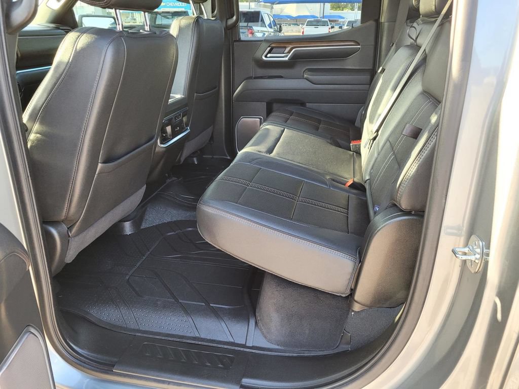Used 2025 Chevrolet Silverado 1500 High Country AWD/4WD image 3