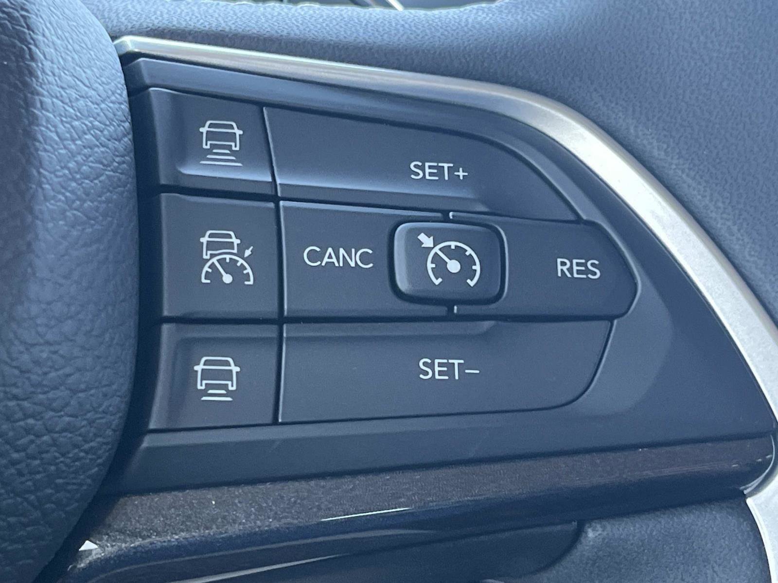 Used 2022 Jeep Grand Cherokee Laredo AWD/4WD image 24