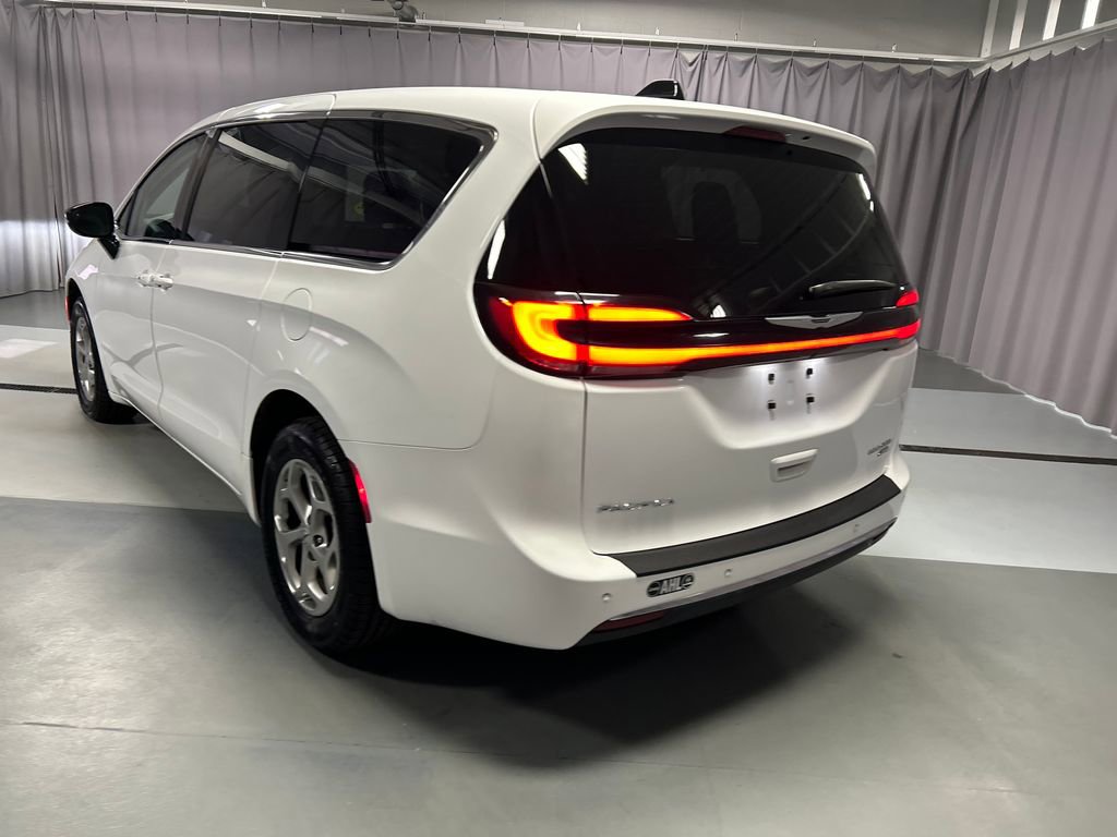 Used 2024 Chrysler Pacifica Limited w/ Uconnect Theater Family Group AWD/4WD image 5