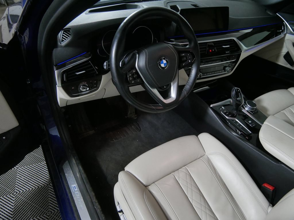 Used 2018 BMW 530e xDrive w/ Premium Package 2 AWD/4WD image 13
