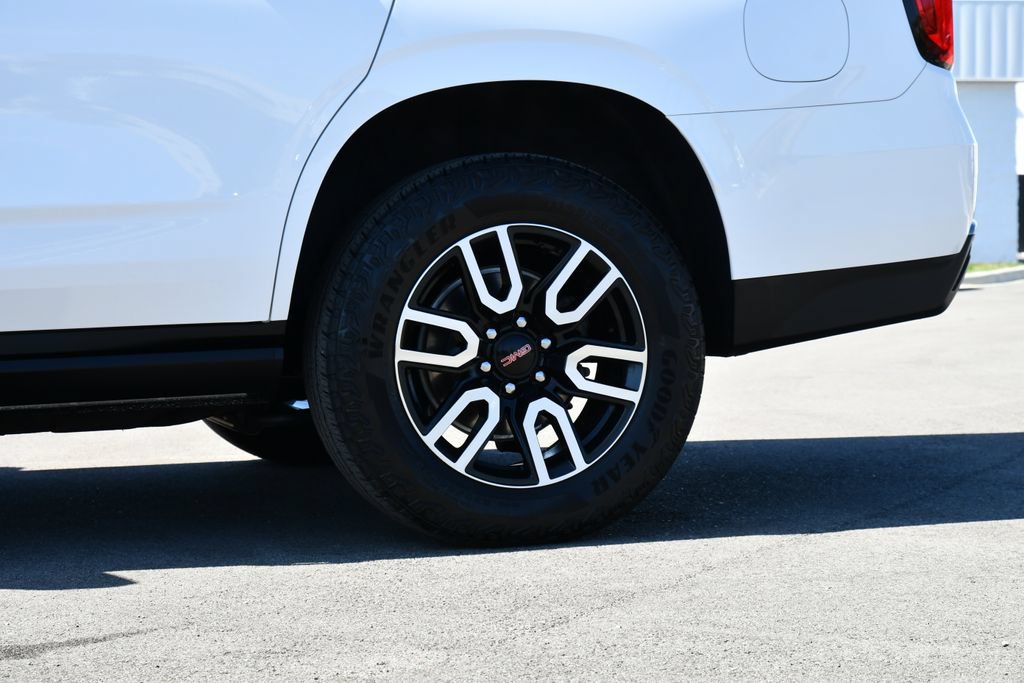 Used 2024 GMC Yukon AT4 w/ AT4 Premium Package AWD/4WD image 11
