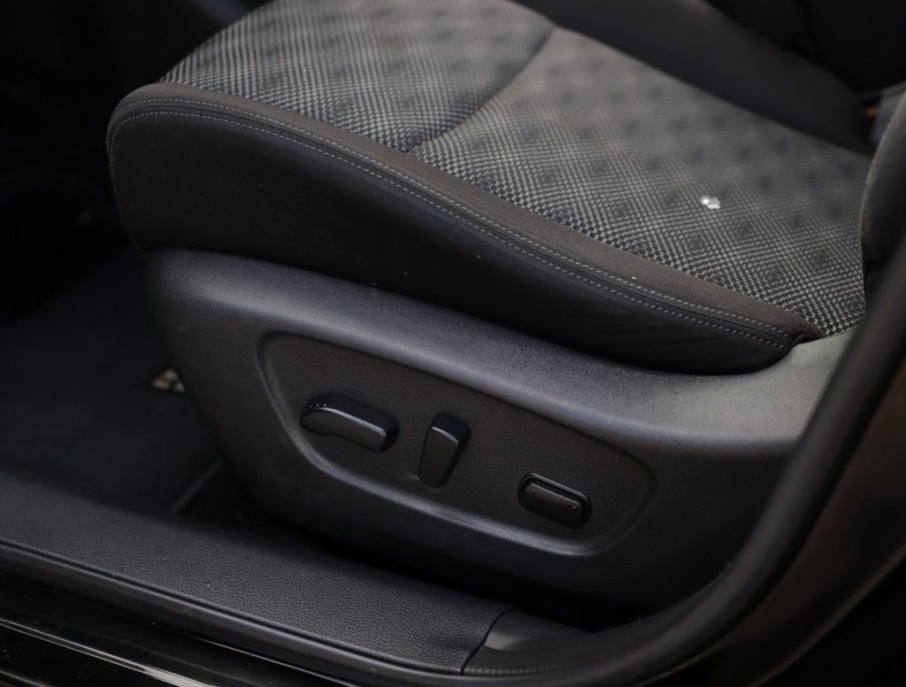 Used 2018 Nissan Rogue Sport SV image 18