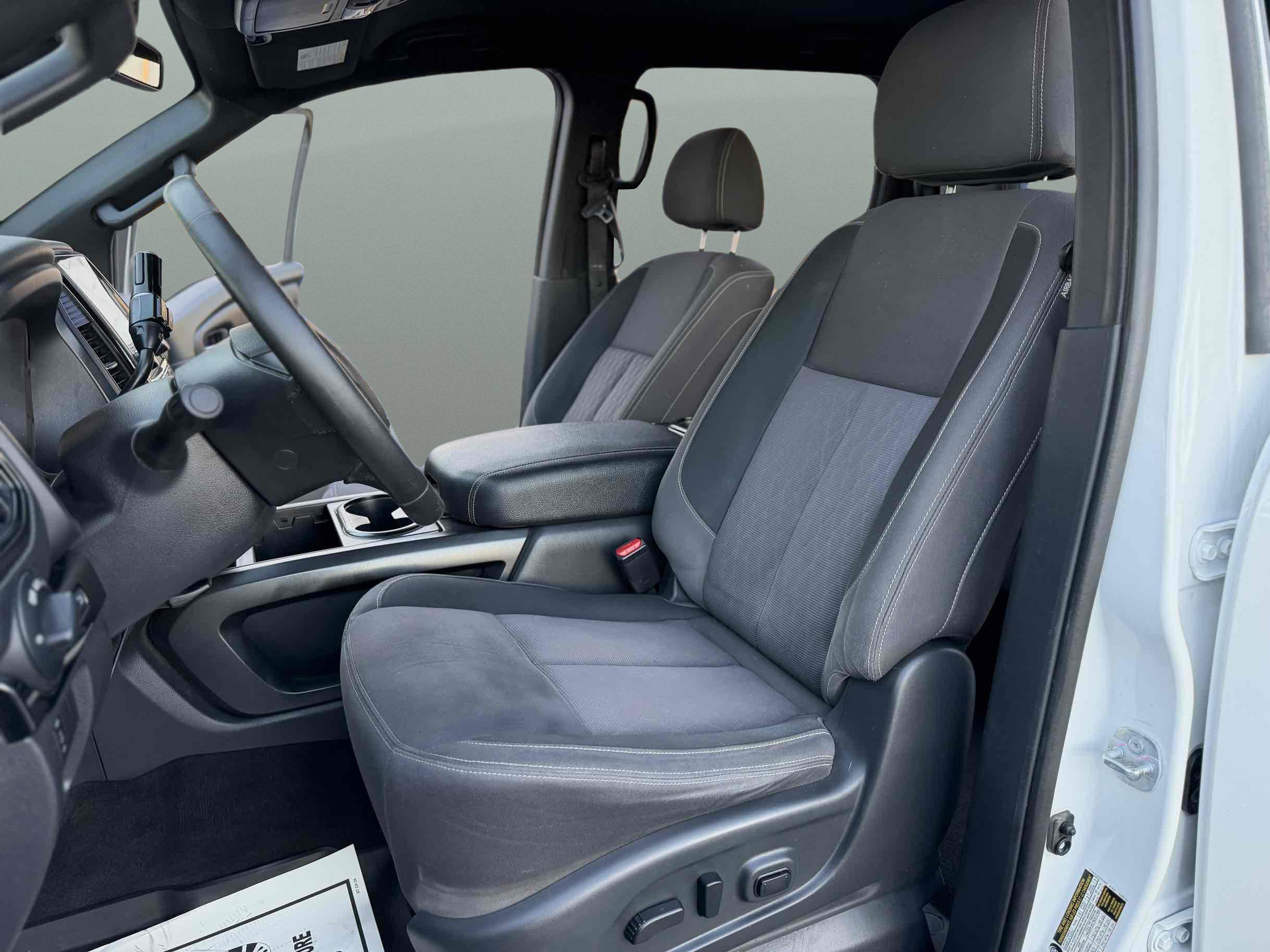 Used 2023 Nissan Titan SV w/ SV Convenience Package AWD/4WD image 10