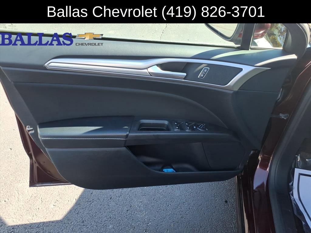 Used 2018 Ford Fusion SE w/ Fusion SE Technology Package image 6