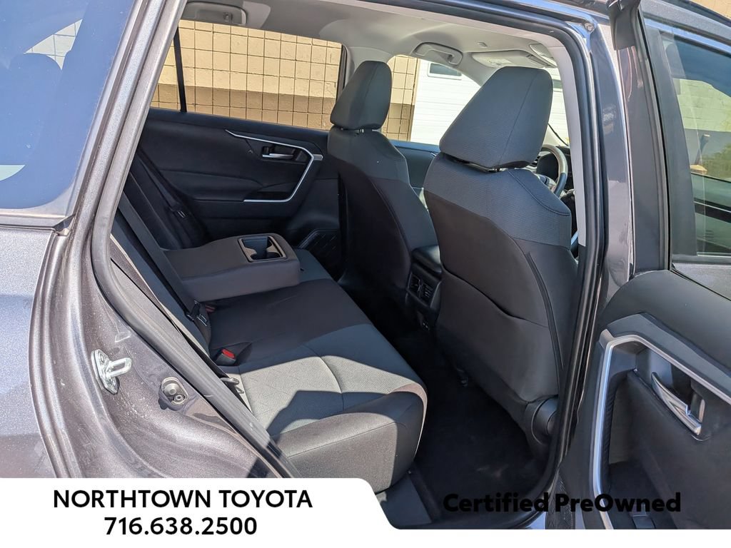 Used 2025 Toyota RAV4 XLE AWD/4WD image 33