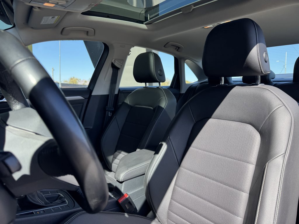 Used 2022 Volkswagen Jetta SE w/ Panoramic Sunroof Package image 32