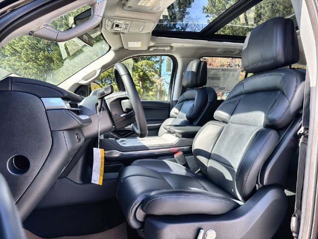 New 2027 Lincoln Navigator Reserve AWD/4WD image 11