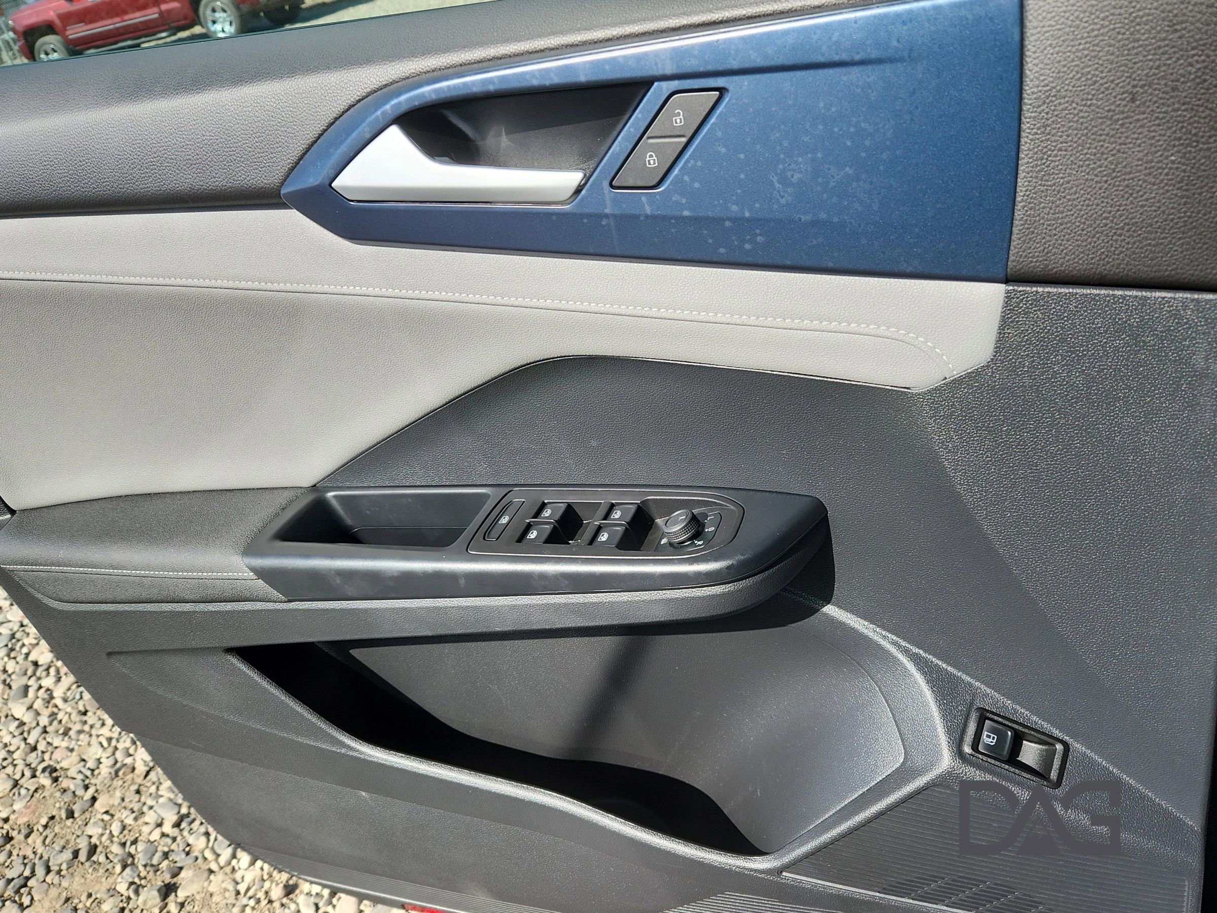 Used 2024 Volkswagen Taos SE image 16