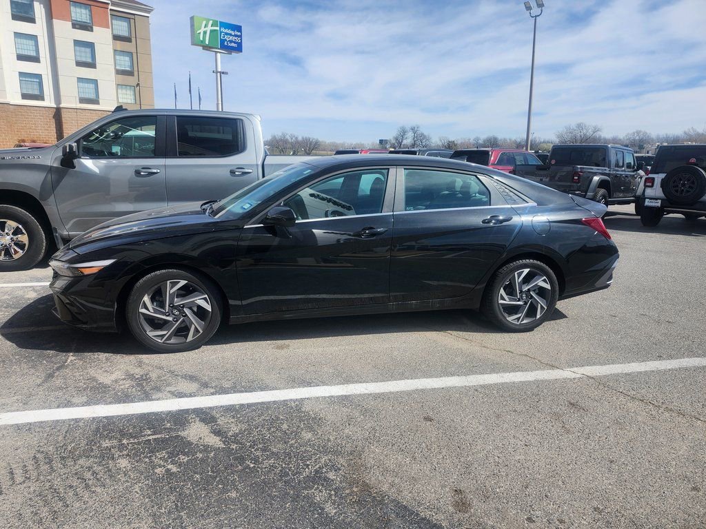 Used 2025 Hyundai Elantra SEL