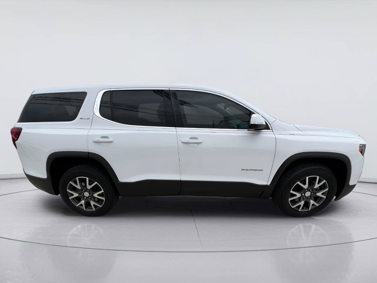 Used 2021 GMC Acadia SLE w/ LPO, Floor Liner Package FWD image 2