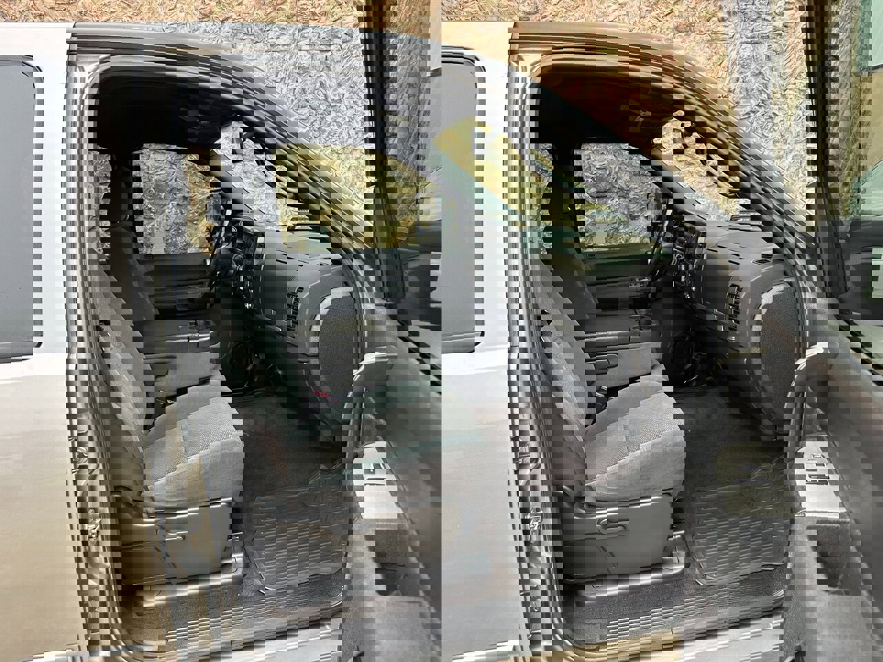 Used 2007 GMC Sierra 2500 SLE w/ Z71 Off-Road Package image 28