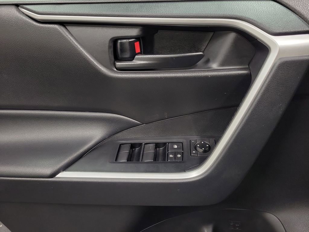 Used 2020 Toyota RAV4 LE image 19