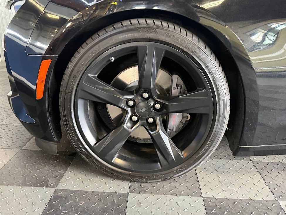 Used 2018 Chevrolet Camaro SS RWD image 31
