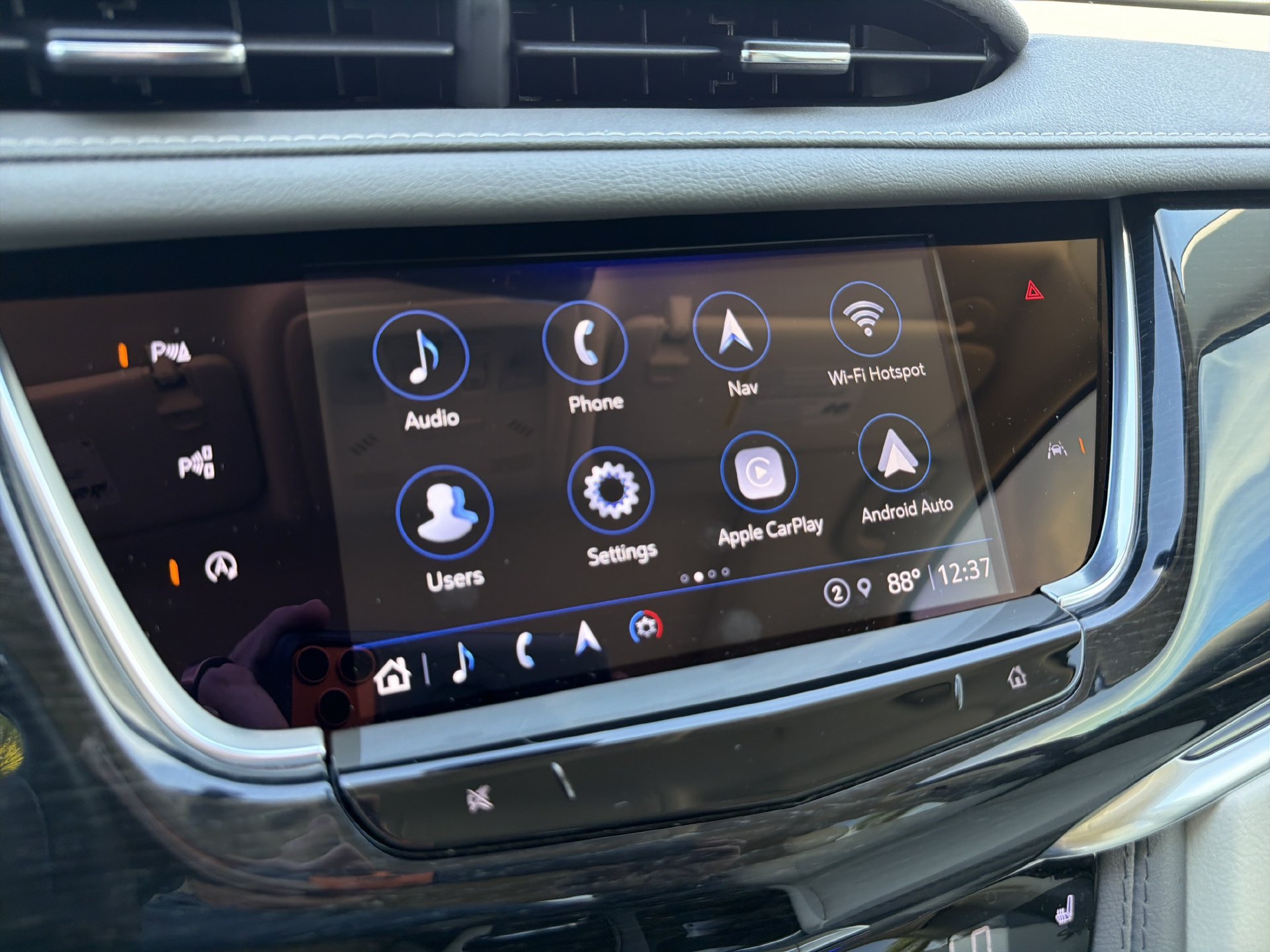 Used 2024 Cadillac XT6 Premium Luxury w/ Technology Package FWD image 31