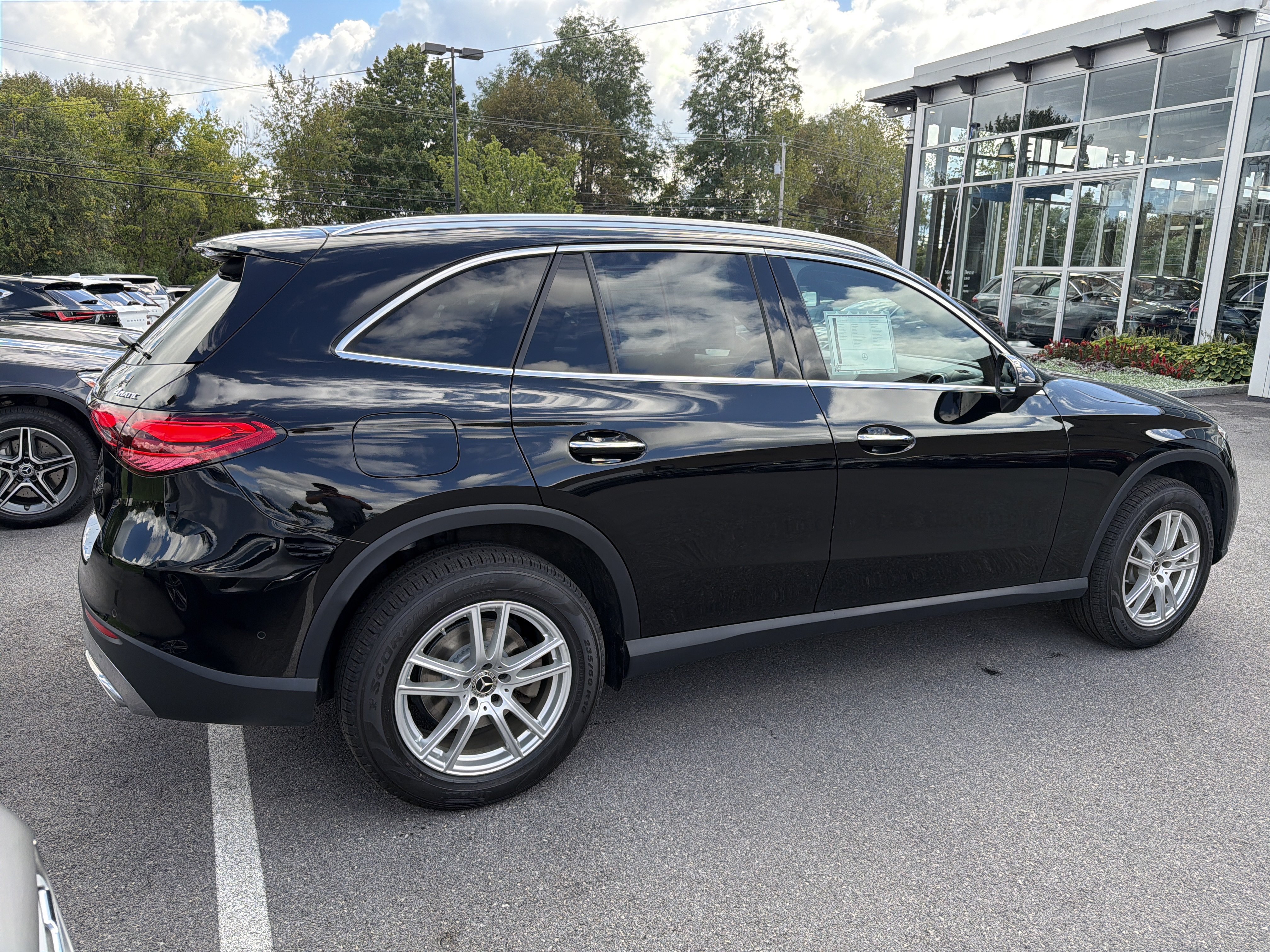 Used 2023 Mercedes-Benz GLC 300 4MATIC image 7